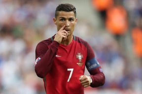 2026世界杯-转会窗口期魔幻调整，尤文图斯瞄准中超，那不勒斯备战葡超，萨拉赫电竞爆冷击败TES